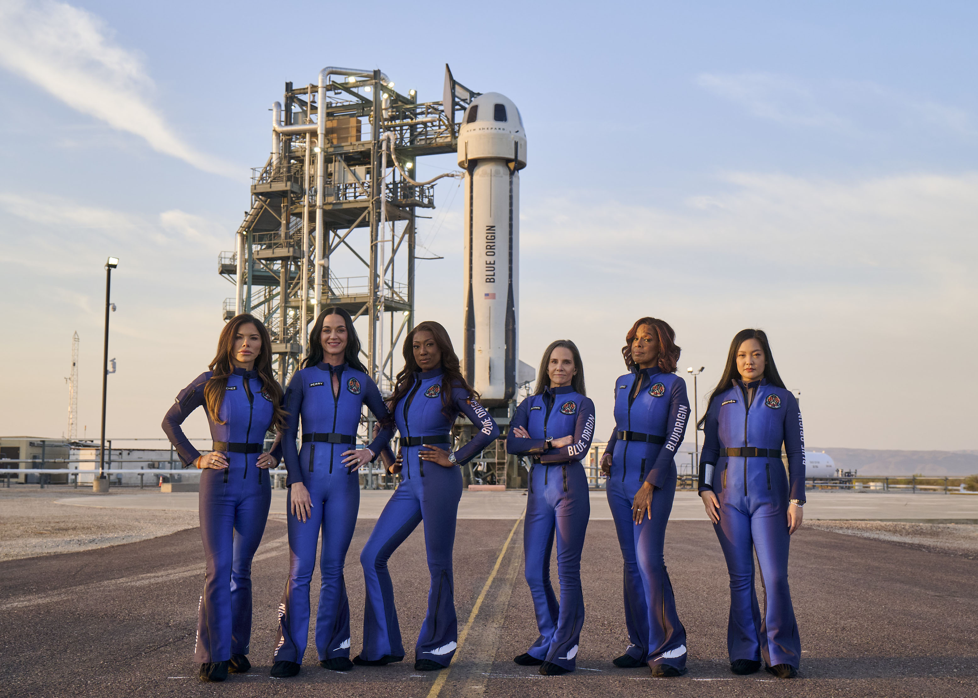 Le premier vol spatial 100 % féminin aura donc été touristique. Les passagères, de gauche à droite : Lauren Sanchez, Katy Perry, Aisha Bowe, Kerianne Flynn, Gayle King et Amanda Nguyen. © Blue Origin